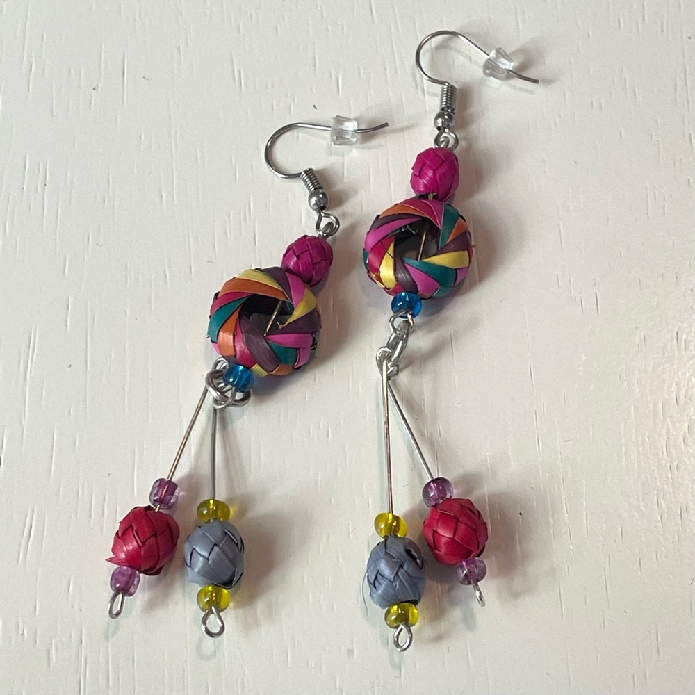 🚨🚨FINAL SALE!!!!🚨🚨 Woven dangle wreath pierced earrings Day of The Dead colorful - Picture 9 of 9